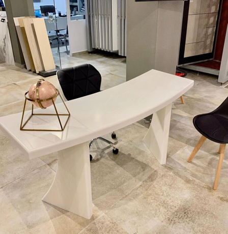 ️Minimal κατασκευή corian, σε onyx χρώμα, με εφέ μαρμάρου. Γραφείο για την εταιρε mo